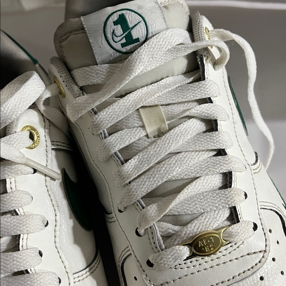 Nike Air Force 1  40 th White and Green Shoes - Picture 12 of 12